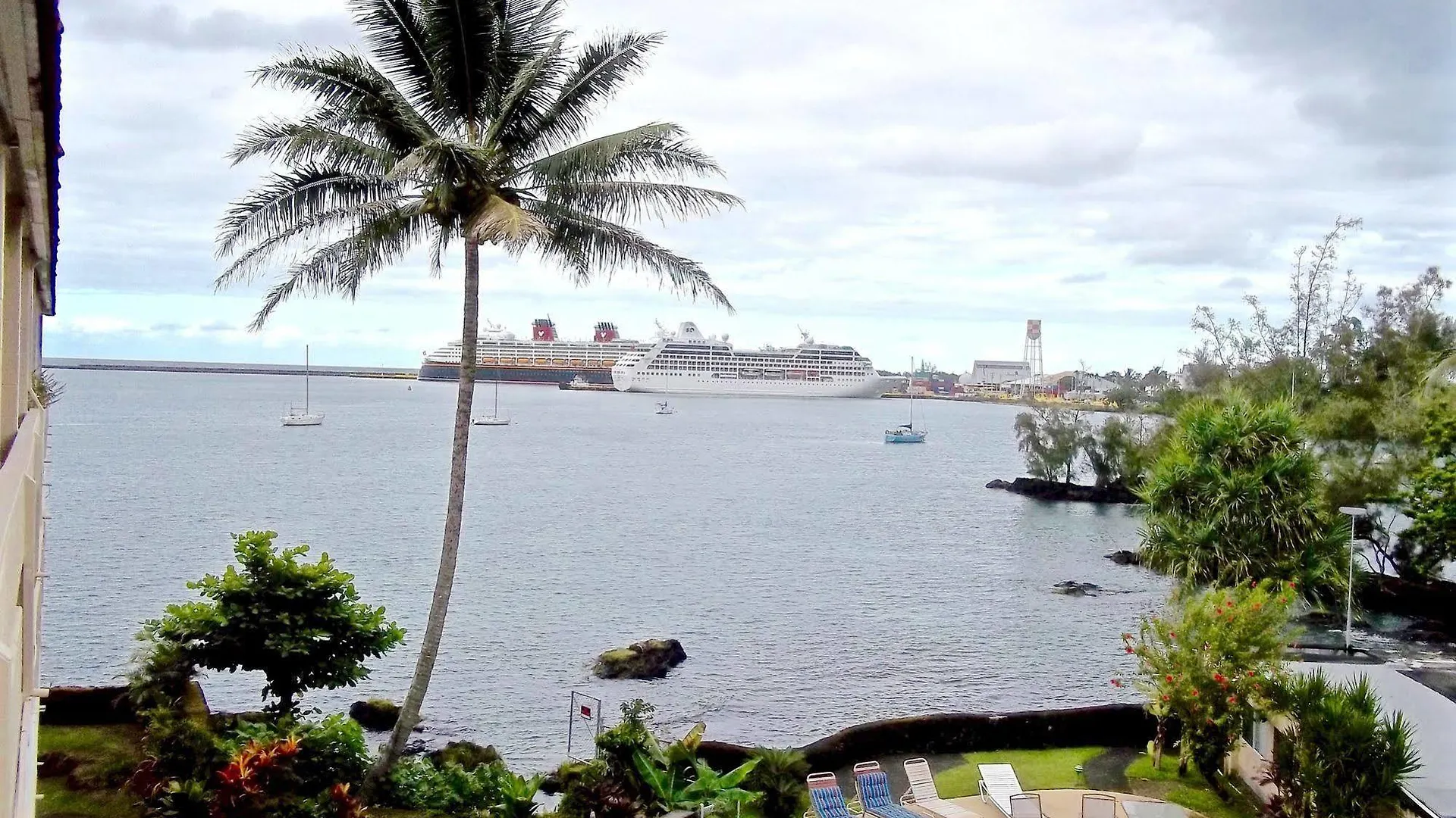 Hilo Reeds Bay Hotel