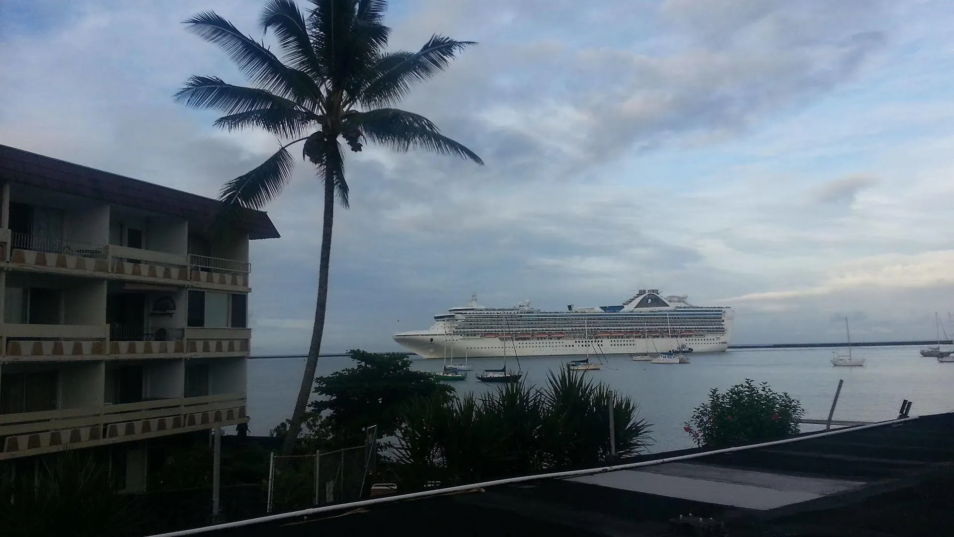 Hilo Reeds Bay Hotel 3*,  United States