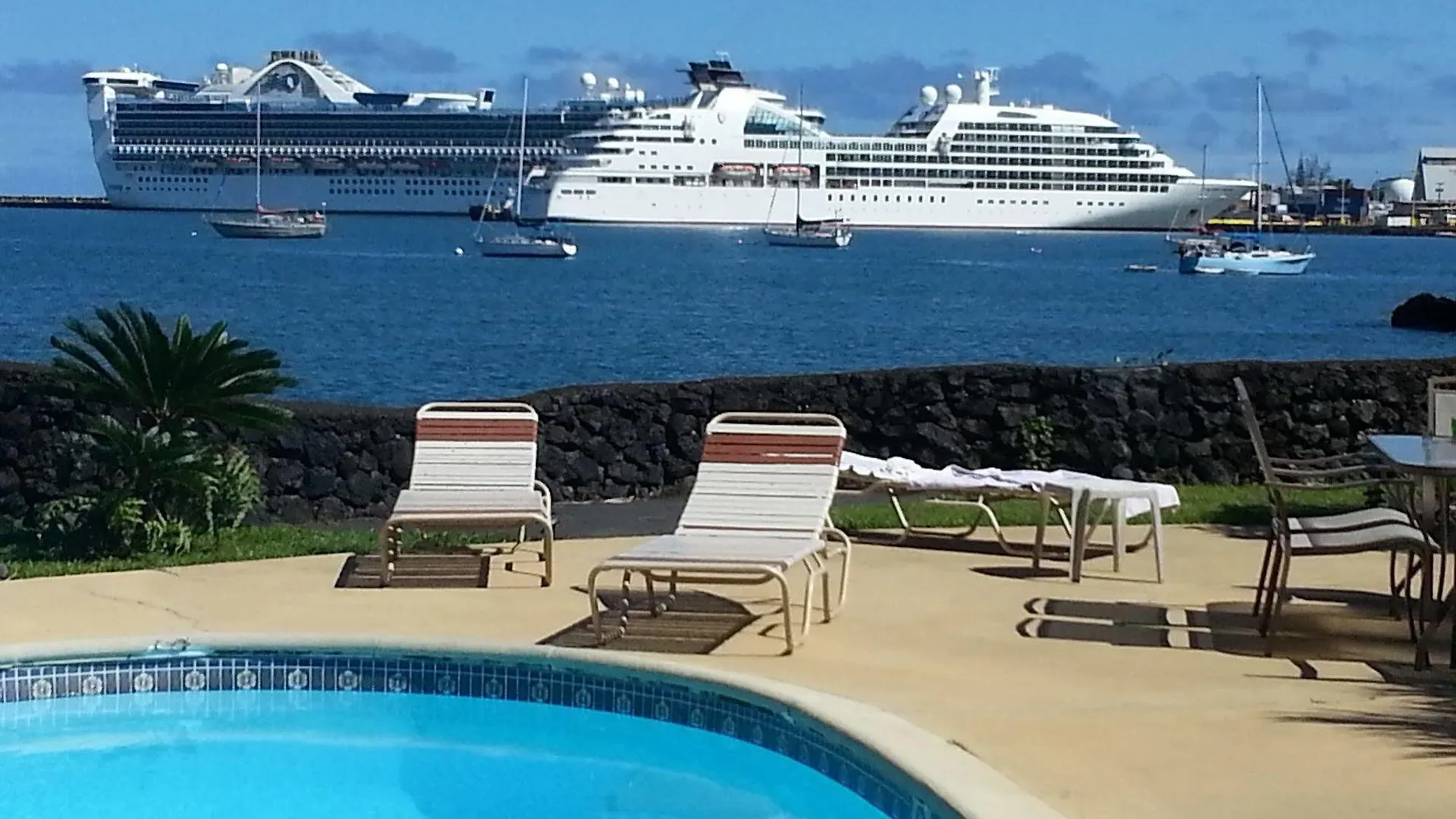 Hilo Reeds Bay Hotel contacts